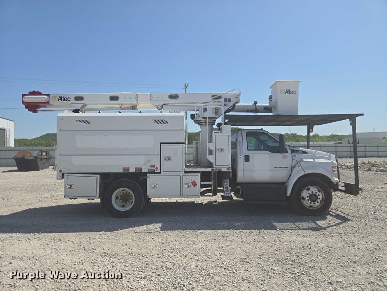 image for item YA3192 2017 Ford F750 Super Duty forestry bucket truck