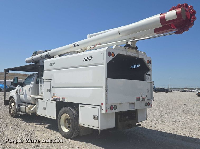 image for item YA3192 2017 Ford F750 Super Duty forestry bucket truck