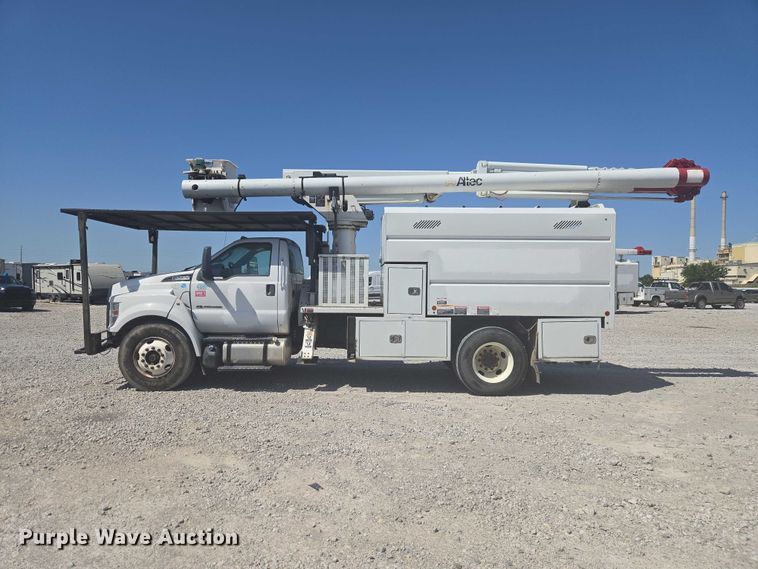 image for item YA3192 2017 Ford F750 Super Duty forestry bucket truck