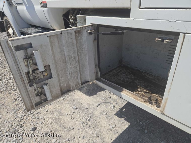 image for item YA3192 2017 Ford F750 Super Duty forestry bucket truck