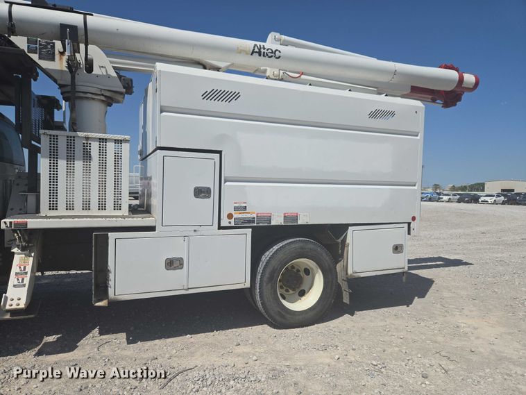 image for item YA3192 2017 Ford F750 Super Duty forestry bucket truck