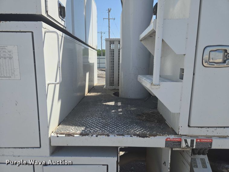 image for item YA3192 2017 Ford F750 Super Duty forestry bucket truck