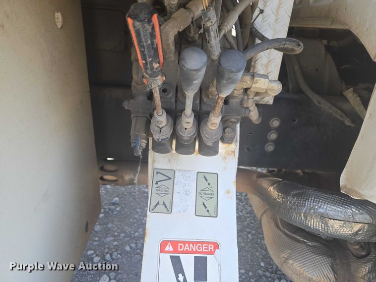 image for item YA3192 2017 Ford F750 Super Duty forestry bucket truck