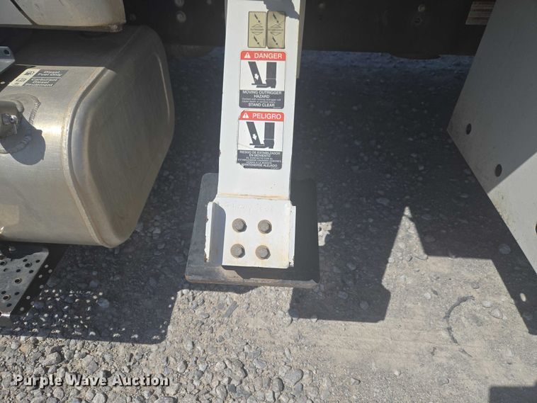 image for item YA3192 2017 Ford F750 Super Duty forestry bucket truck