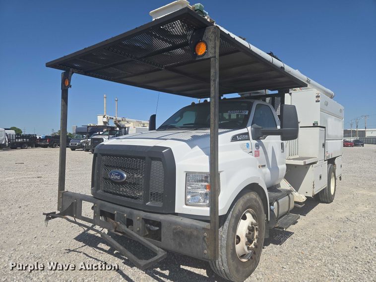 image for item YA3192 2017 Ford F750 Super Duty forestry bucket truck