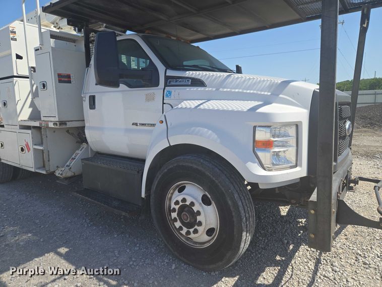 image for item YA3192 2017 Ford F750 Super Duty forestry bucket truck