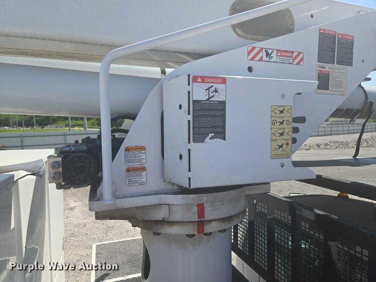 image for item YA3192 2017 Ford F750 Super Duty forestry bucket truck