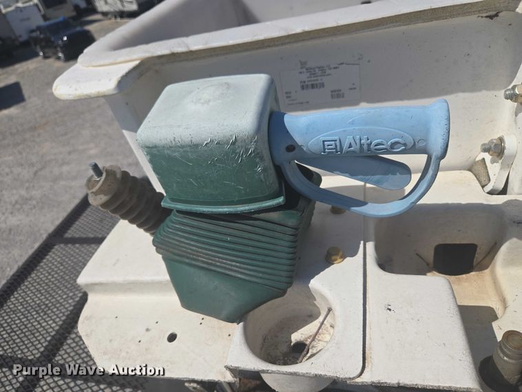 image for item YA3192 2017 Ford F750 Super Duty forestry bucket truck