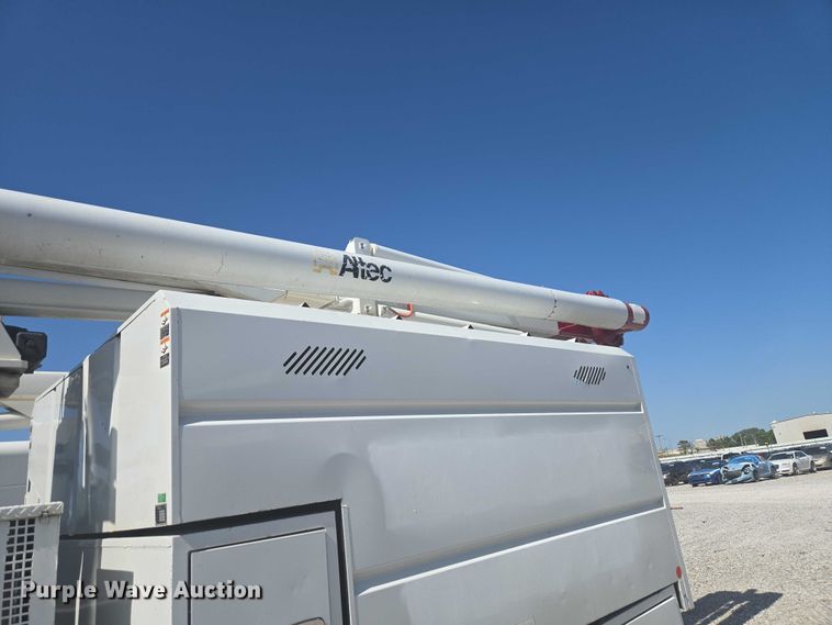 image for item YA3192 2017 Ford F750 Super Duty forestry bucket truck
