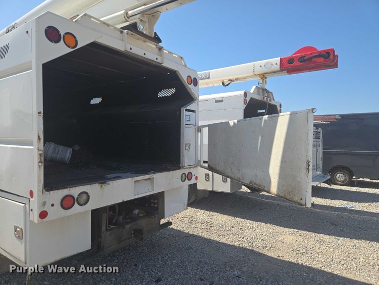 image for item YA3192 2017 Ford F750 Super Duty forestry bucket truck