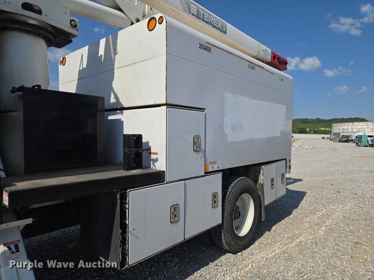 image for item YA3193 2017 Ford F750 forestry bucket truck