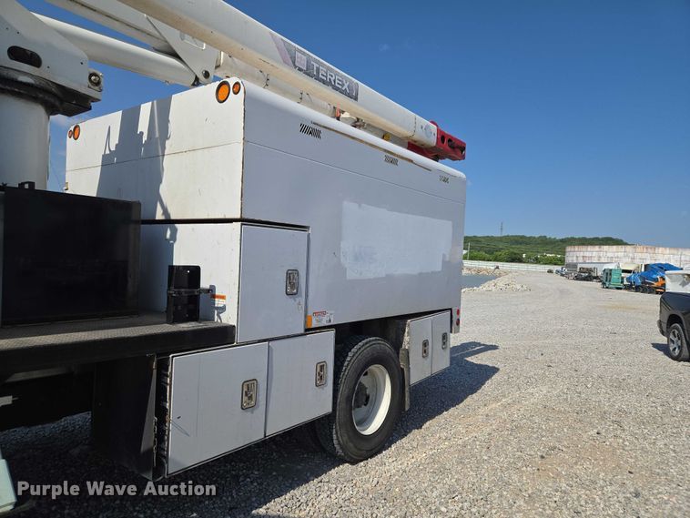 image for item YA3193 2017 Ford F750 forestry bucket truck