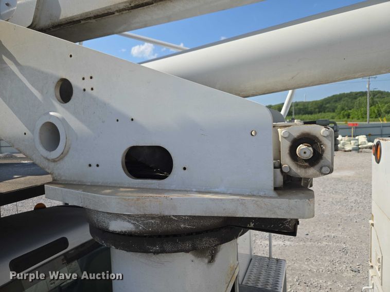 image for item YA3193 2017 Ford F750 forestry bucket truck