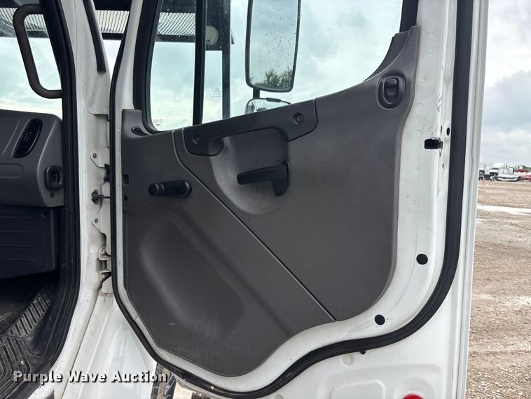 image for item YA3239 2018 Freightliner Business Class M2 forestry bucket truck
