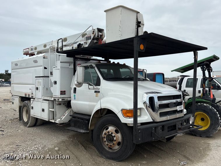 image for item YA3304 2015 Ford F750 Super Duty forestry bucket truck