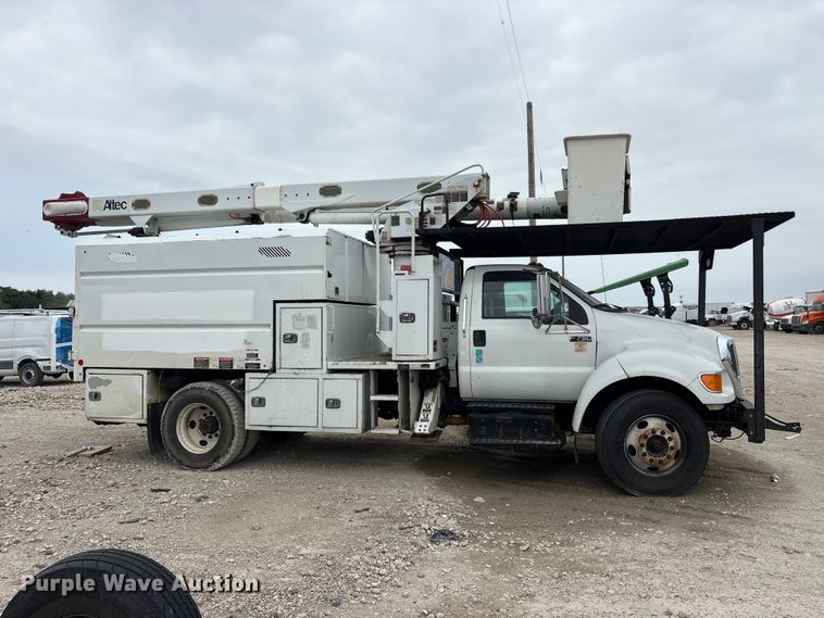 image for item YA3304 2015 Ford F750 Super Duty forestry bucket truck