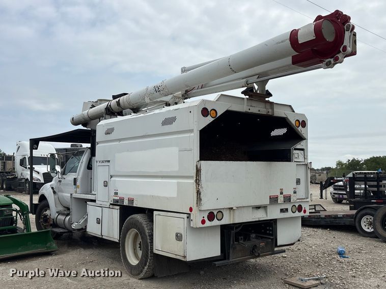image for item YA3304 2015 Ford F750 Super Duty forestry bucket truck