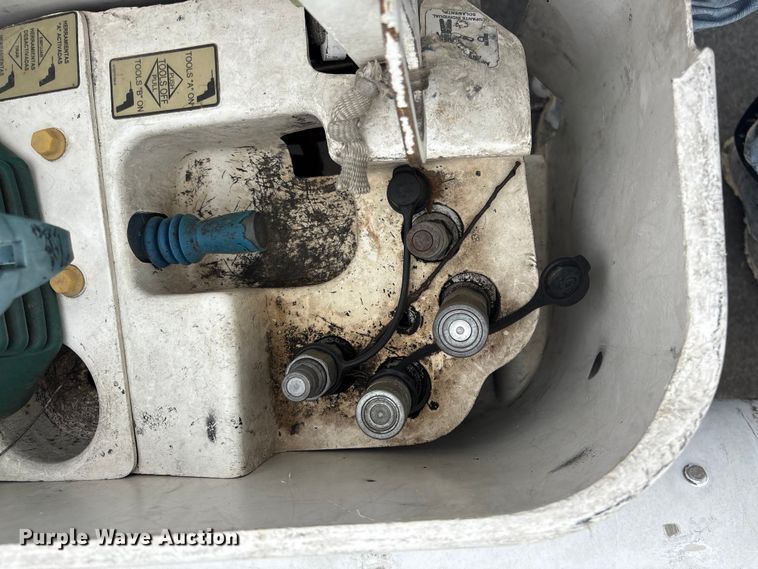 image for item YA3304 2015 Ford F750 Super Duty forestry bucket truck