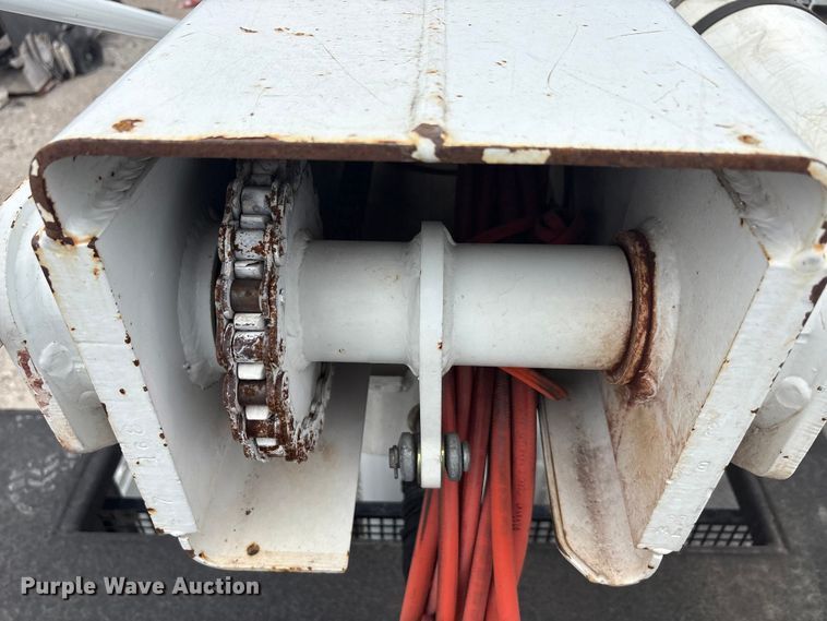 image for item YA3304 2015 Ford F750 Super Duty forestry bucket truck