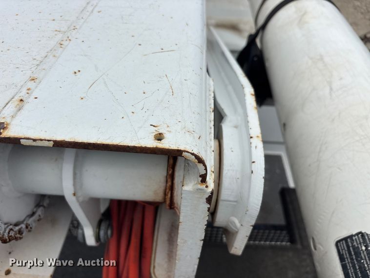 image for item YA3304 2015 Ford F750 Super Duty forestry bucket truck