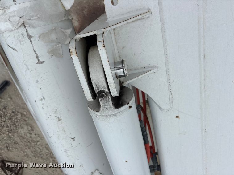 image for item YA3304 2015 Ford F750 Super Duty forestry bucket truck