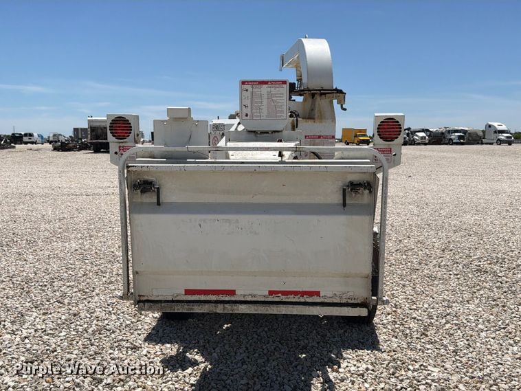 image for item YA3311 2012 Bandit 200XP wood chipper