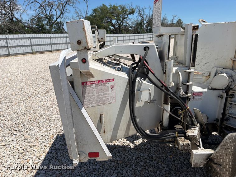 image for item YA3311 2012 Bandit 200XP wood chipper