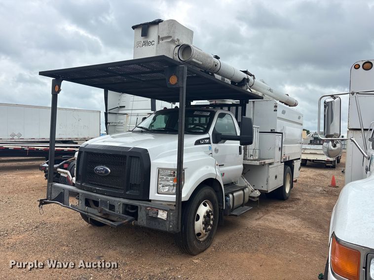 image for item YA3330 2016 Ford F750 Super Duty forestry bucket truck