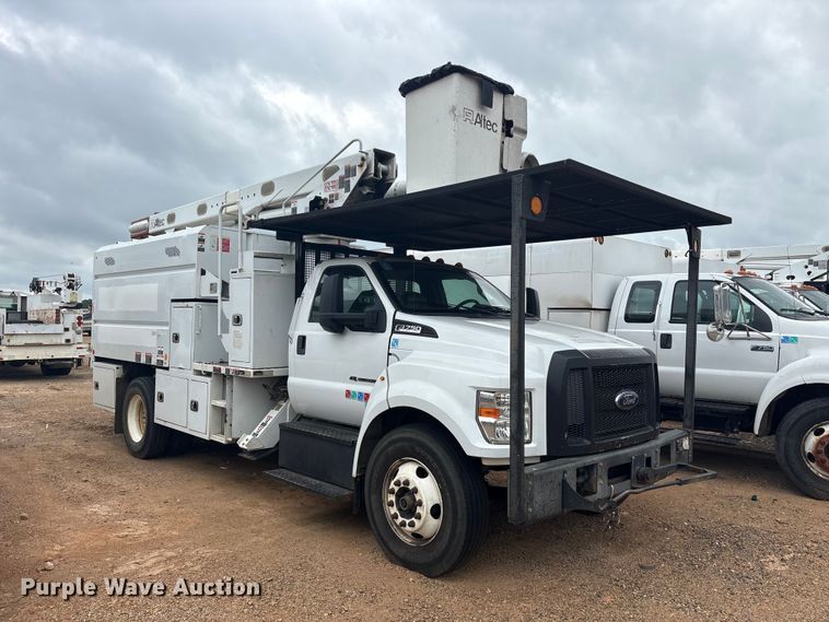 image for item YA3330 2016 Ford F750 Super Duty forestry bucket truck