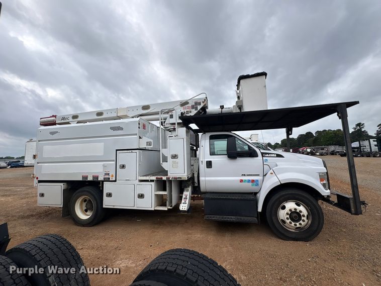 image for item YA3330 2016 Ford F750 Super Duty forestry bucket truck