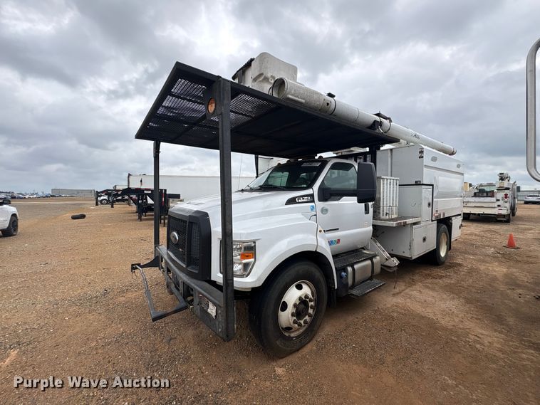 image for item YA3330 2016 Ford F750 Super Duty forestry bucket truck