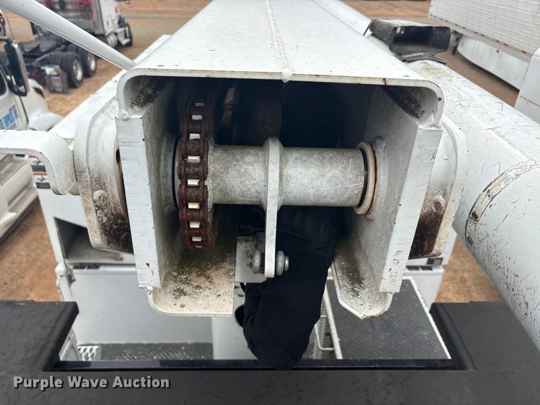 image for item YA3330 2016 Ford F750 Super Duty forestry bucket truck