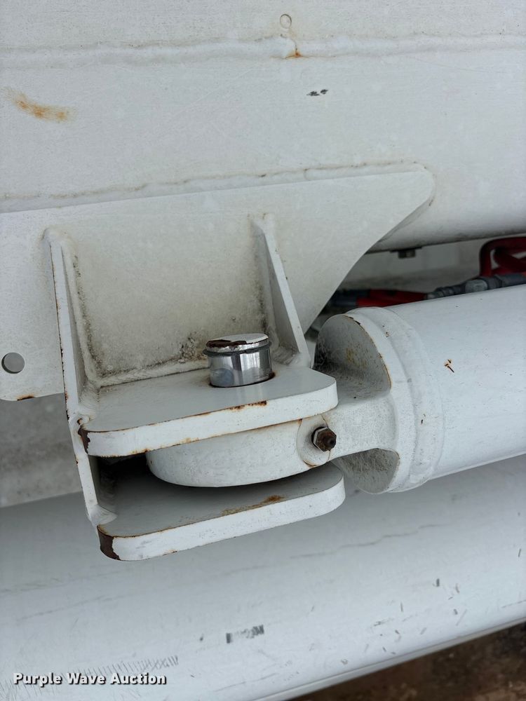 image for item YA3330 2016 Ford F750 Super Duty forestry bucket truck
