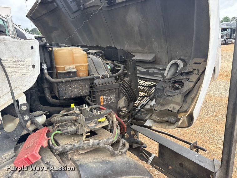 image for item YA3330 2016 Ford F750 Super Duty forestry bucket truck