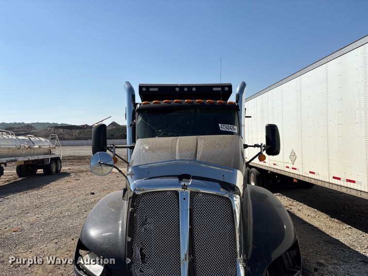 image for item YA3343 2008 Kenworth T660 dump truck