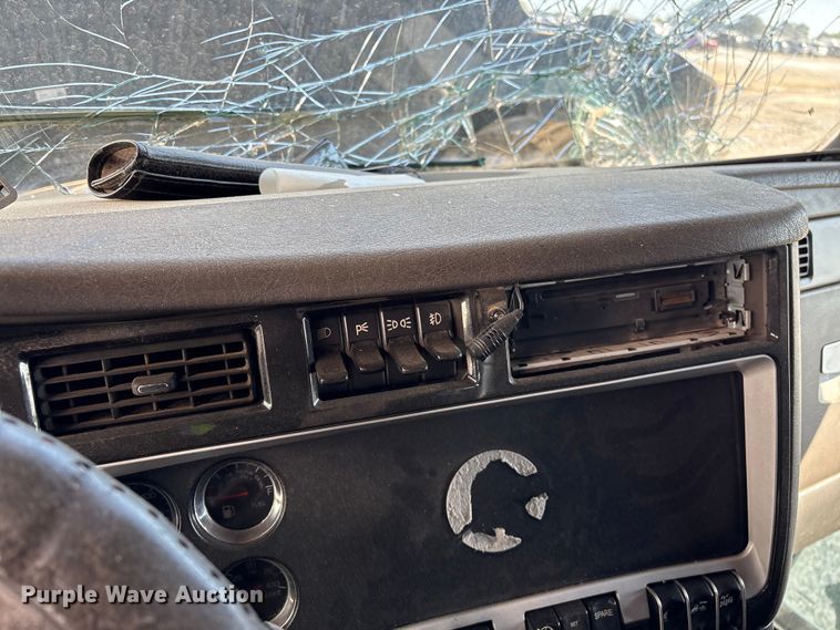 image for item YA3343 2008 Kenworth T660 dump truck