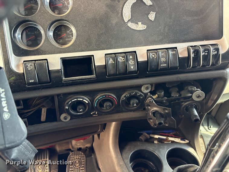 image for item YA3343 2008 Kenworth T660 dump truck