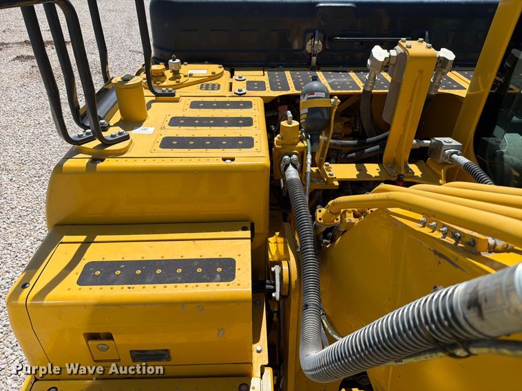 image for item YA3353 2022 Komatsu PC210LC-11 excavator
