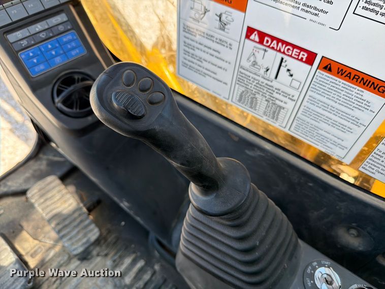 image for item YA3353 2022 Komatsu PC210LC-11 excavator