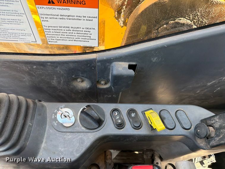 image for item YA3353 2022 Komatsu PC210LC-11 excavator