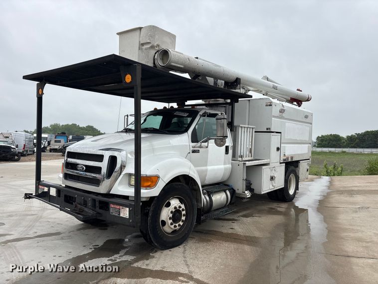 image for item YA3432 2015 Ford F750 Super Duty forestry bucket truck