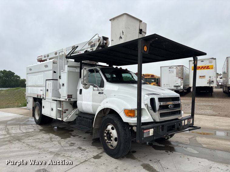 image for item YA3432 2015 Ford F750 Super Duty forestry bucket truck
