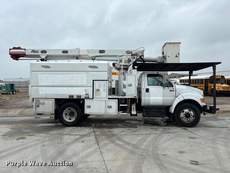 image for item YA3432 2015 Ford F750 Super Duty forestry bucket truck