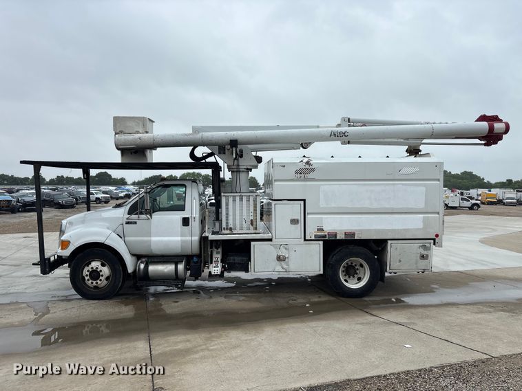 image for item YA3432 2015 Ford F750 Super Duty forestry bucket truck