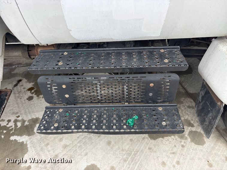 image for item YA3432 2015 Ford F750 Super Duty forestry bucket truck