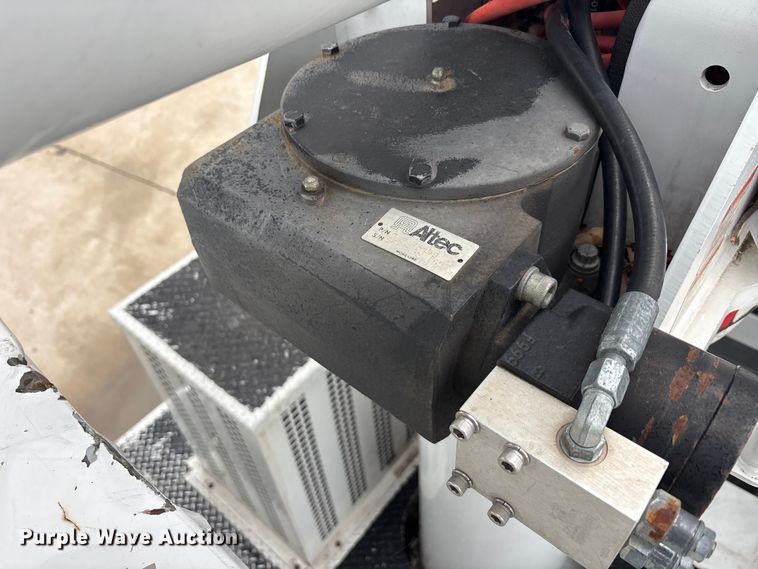 image for item YA3432 2015 Ford F750 Super Duty forestry bucket truck
