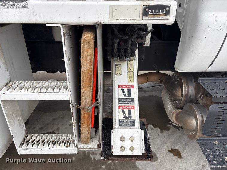 image for item YA3432 2015 Ford F750 Super Duty forestry bucket truck