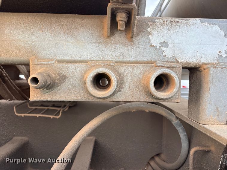image for item YA3451 2013 Peerless CH-44-2A double pump cement trailer