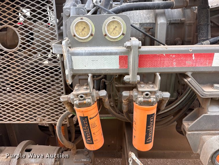 image for item YA3451 2013 Peerless CH-44-2A double pump cement trailer