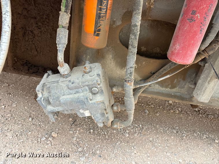 image for item YA3451 2013 Peerless CH-44-2A double pump cement trailer